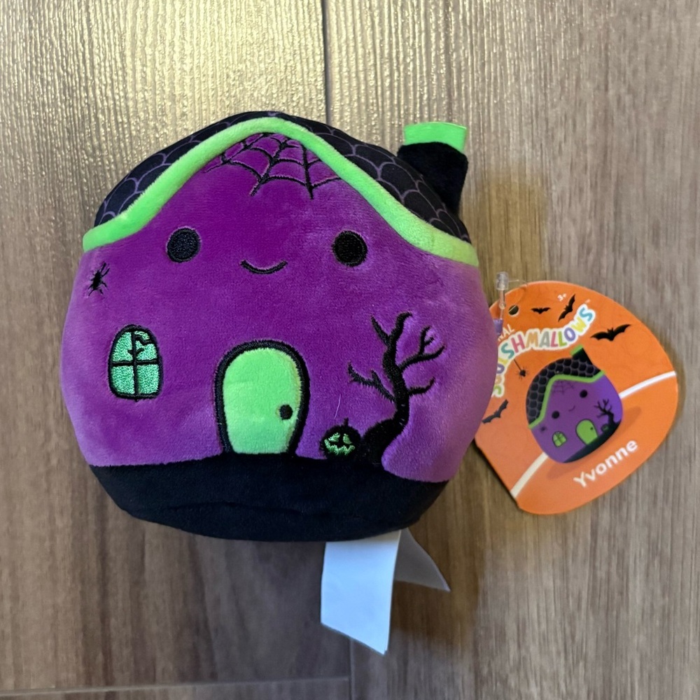 Squishmallows Haunted House Yvonne
